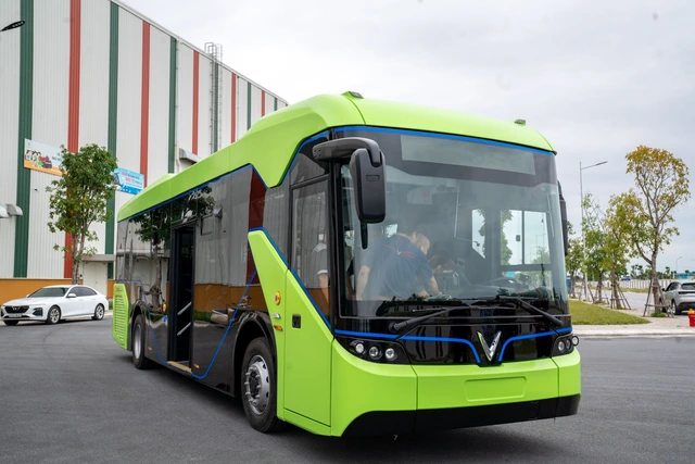 Hành trình thay đổi bộ mặt xe bus của VinBus: 89% hành khách là người đi làm, muốn cùng người anh em Xanh SM ‘đón tận cửa – đưa tận nơi’ từng hành khách